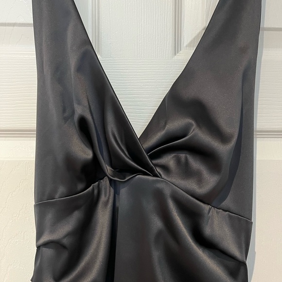 Women’s halter satin ruched cocktail dress from Le Chateau - Picture 2 of 9